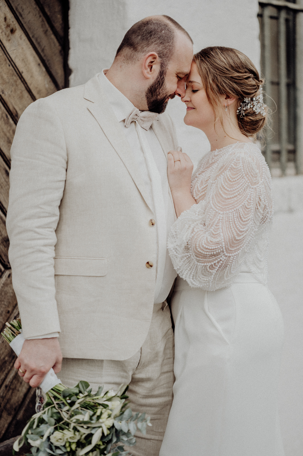 128-©gescheschmidt-hochzeitsfotografin-haus-neersdonk-paarshooting-brücke