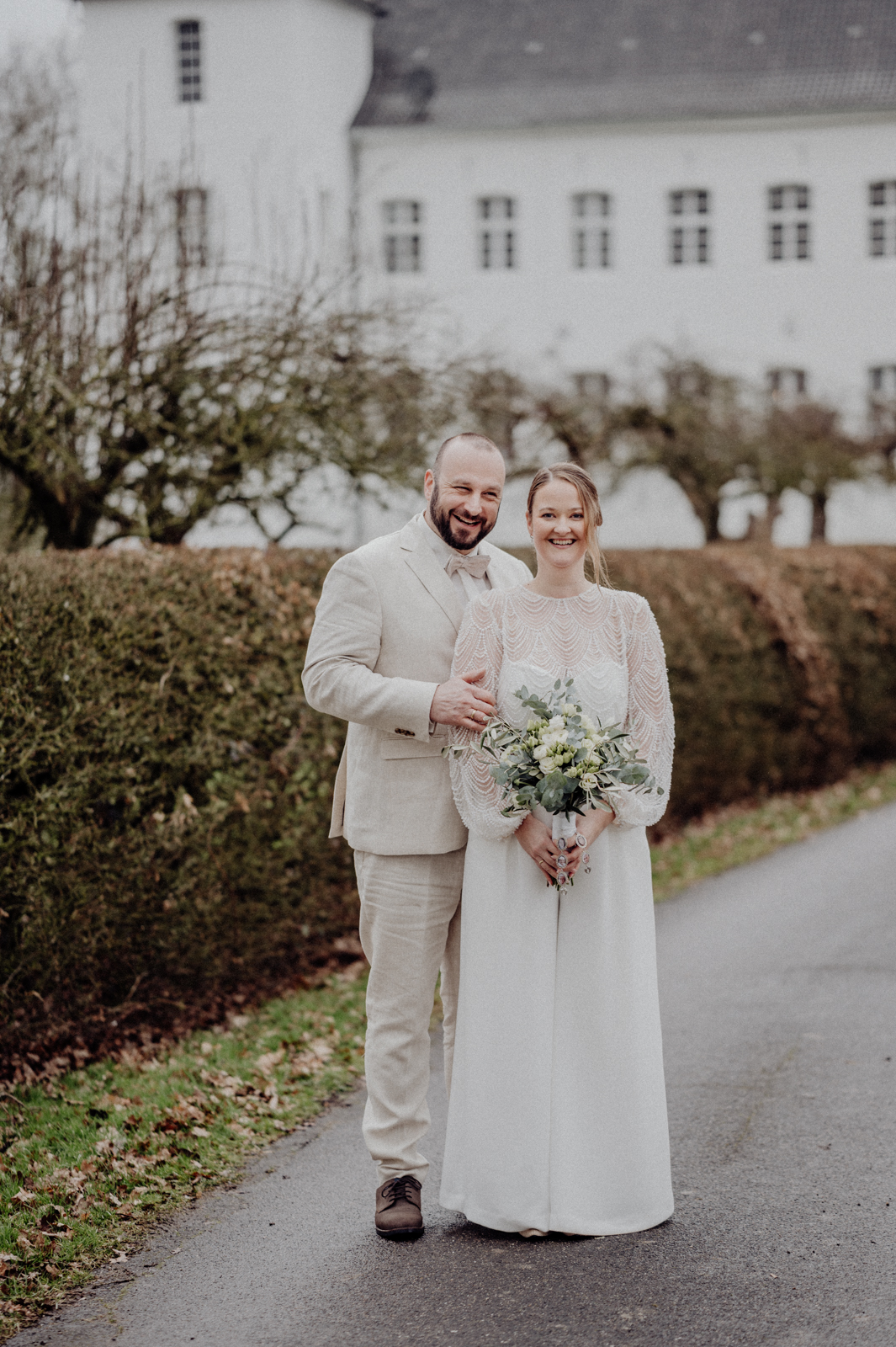 132-©gescheschmidt-hochzeitsfotografin-haus-neersdonk-paarshooting-brücke